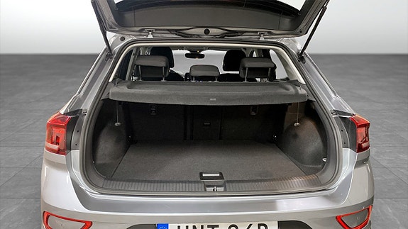 Volkswagen T-Roc 12 of 12
