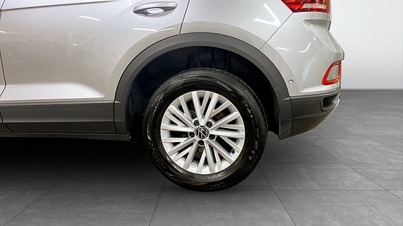 Volkswagen T-Roc 6 of 12