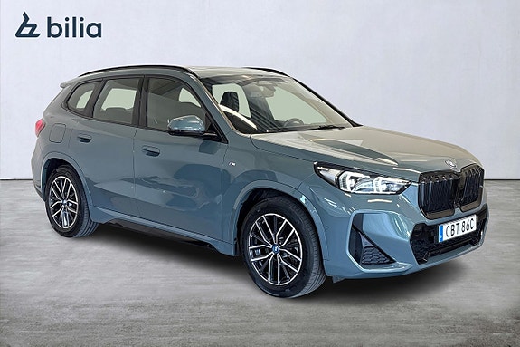 BMW iX1 3 of 5