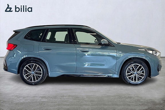 BMW iX1 4 of 5