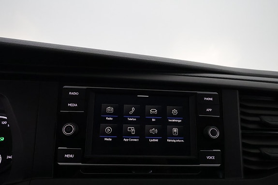 Volkswagen Caravelle 23 of 27