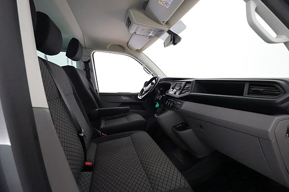 Volkswagen Caravelle 12 of 27