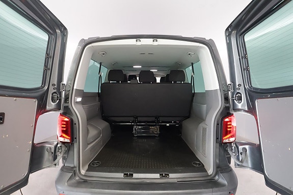 Volkswagen Caravelle 27 of 27