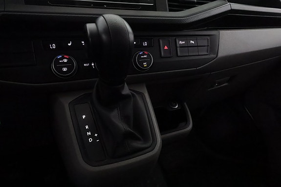 Volkswagen Caravelle 25 of 27