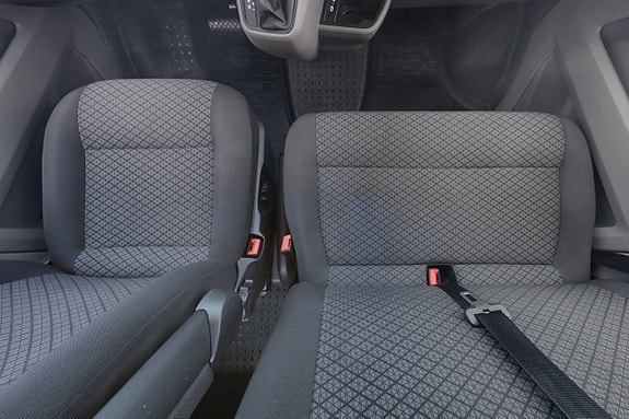 Volkswagen Caravelle 16 of 27