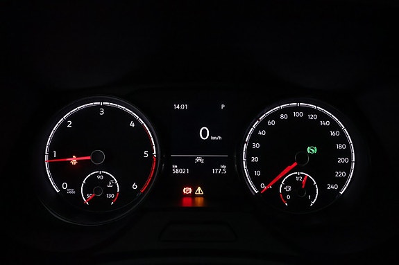 Volkswagen Caravelle 19 of 27