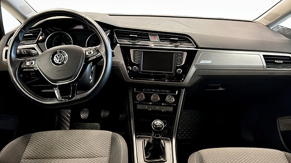 Volkswagen Touran 10 of 13