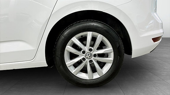 Volkswagen Touran 6 of 13