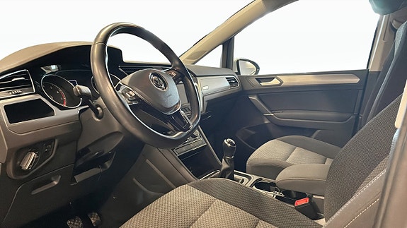 Volkswagen Touran 7 of 13