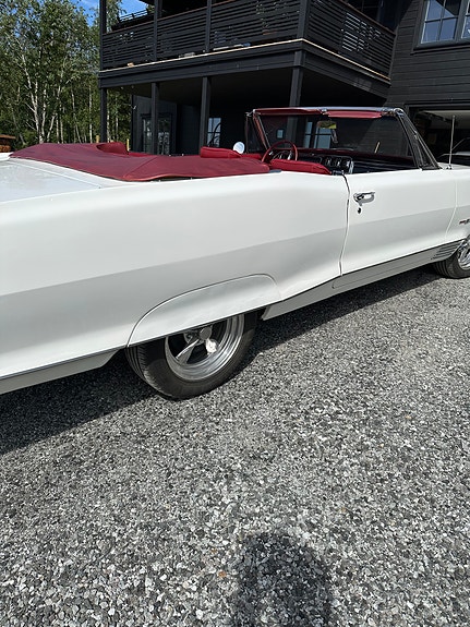 Pontiac Parisienne 3 of 5