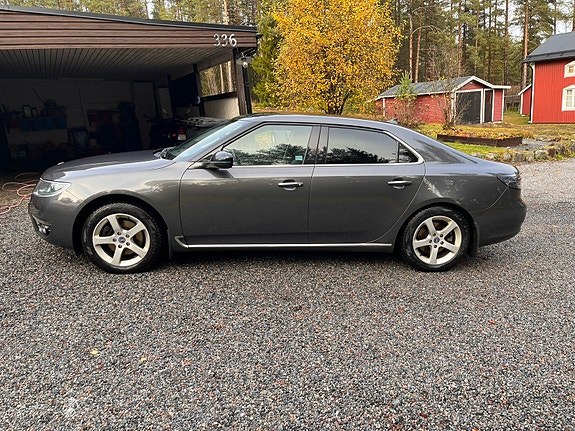 Saab 9-5 2 of 5