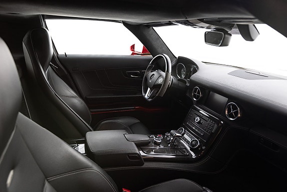 Mercedes-Benz SLS 16 of 30
