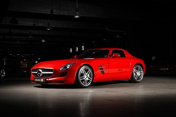 Mercedes-Benz SLS 2 of 5