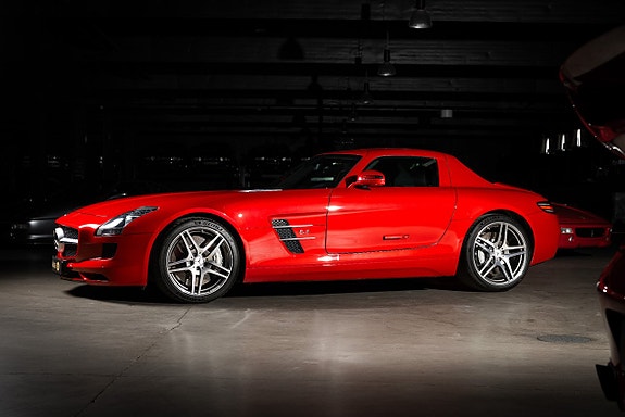 Mercedes-Benz SLS 3 of 5