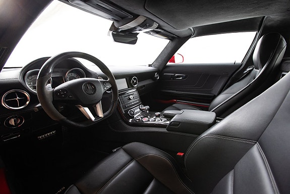 Mercedes-Benz SLS 11 of 30