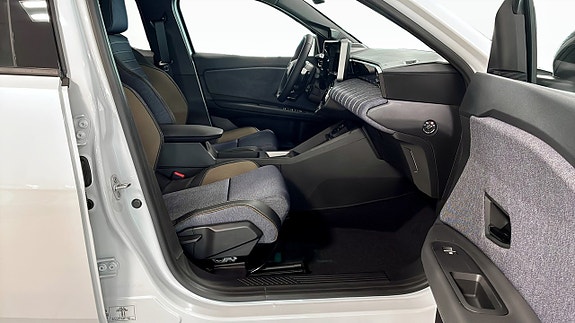 Renault 5 E-Tech 3 of 5