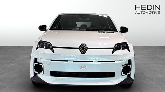 Renault 5 E-Tech 8 of 9