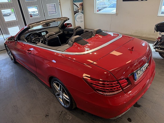 Mercedes-Benz E200 23 of 28