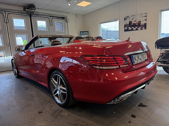 Mercedes-Benz E200 3 of 28