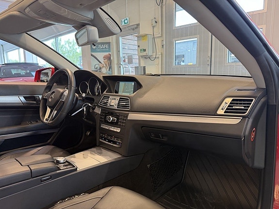 Mercedes-Benz E200 9 of 28