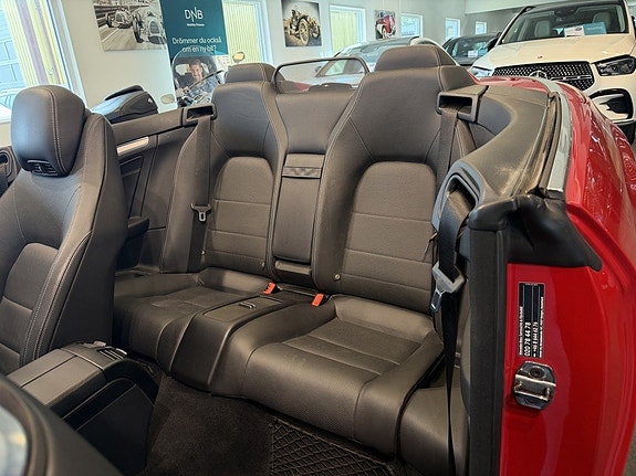 Mercedes-Benz E200 21 of 28
