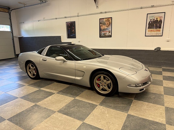 Chevrolet Corvette 2 of 5