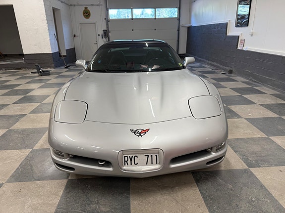 Chevrolet Corvette 4 of 5