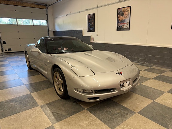 Chevrolet Corvette 3 of 5