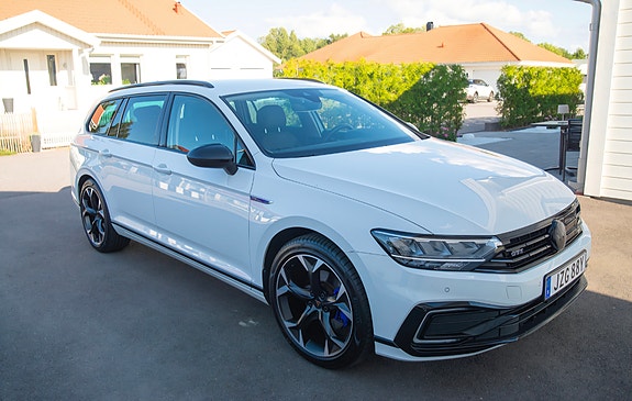 Volkswagen Passat 2 of 5