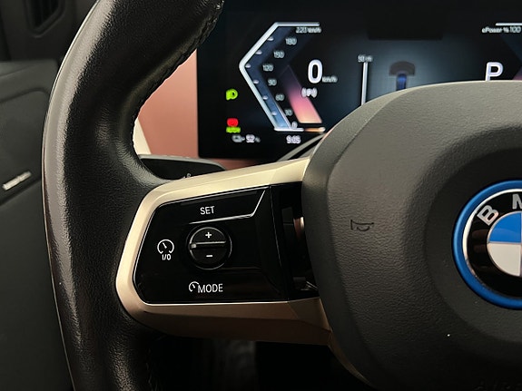 BMW iX 24 of 30