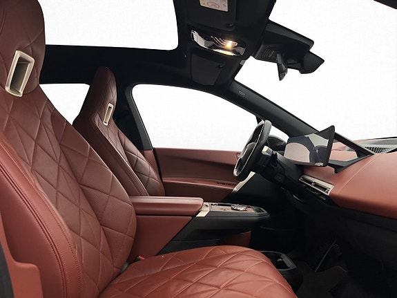 BMW iX 16 of 30