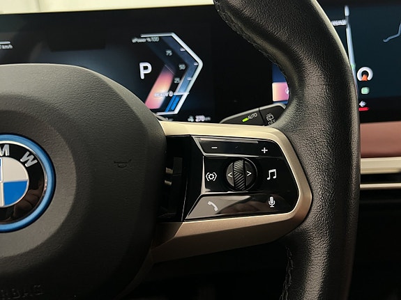 BMW iX 25 of 30