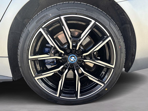 BMW i4 8 of 19