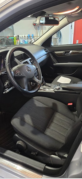 Mercedes-Benz C180 3 of 8