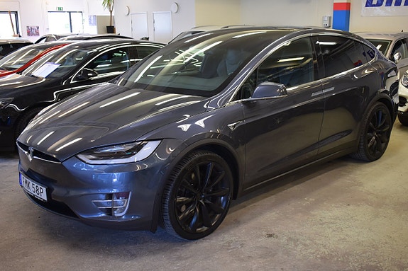 Tesla Model X 3 of 5