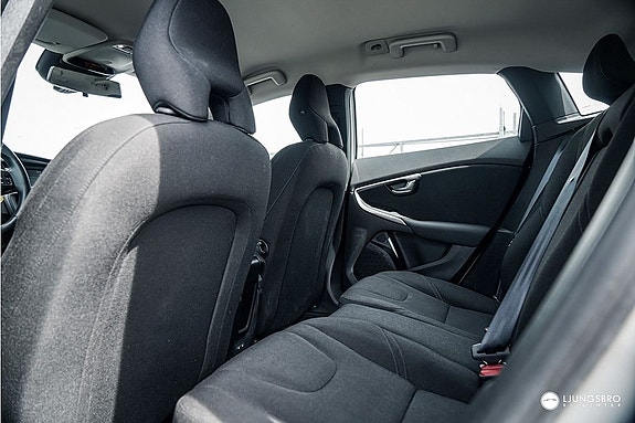 Volvo V40 9 of 10