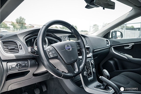 Volvo V40 5 of 10