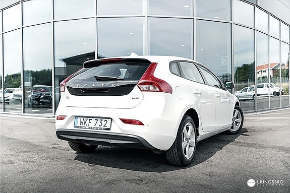 Volvo V40 2 of 10