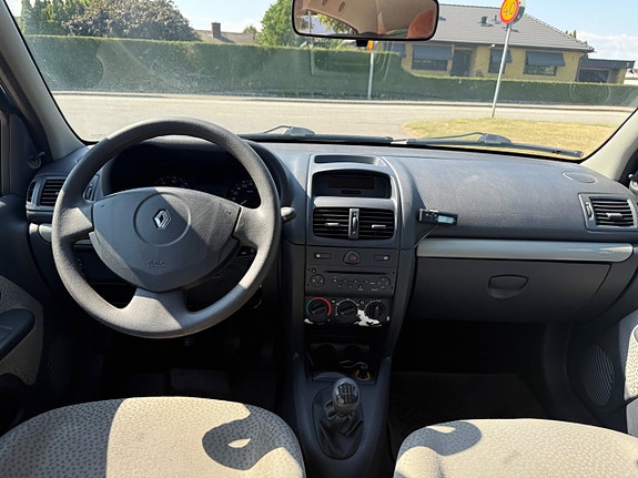 Renault Clio 10 of 11