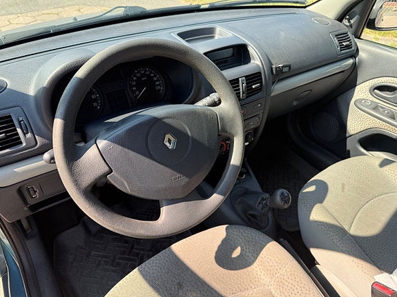 Renault Clio 9 of 11