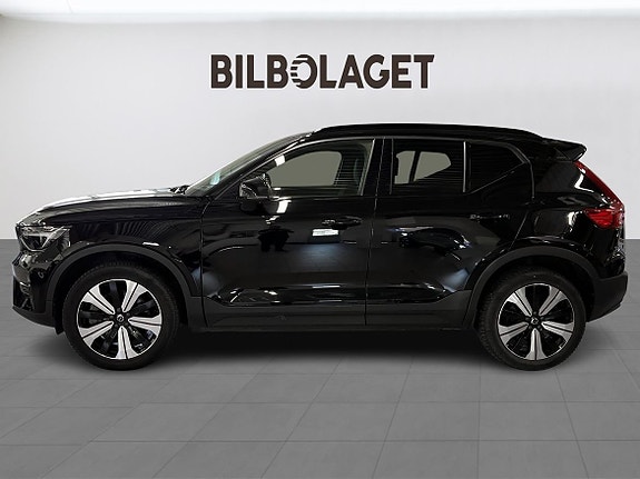 Volvo XC40 2 of 5