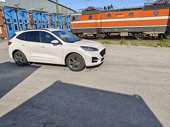 Ford Kuga 2 of 5