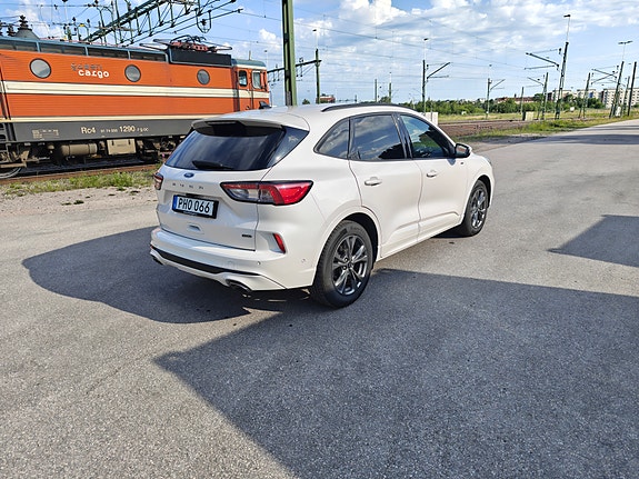 Ford Kuga 3 of 5