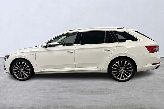 Skoda Superb 2 of 5