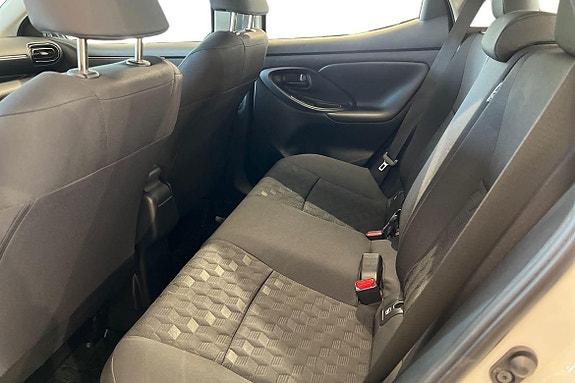 Toyota Yaris 13 of 21