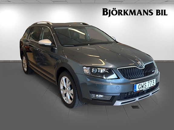 Skoda Octavia Scout 3 of 5