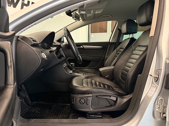 Volkswagen Passat 13 of 19