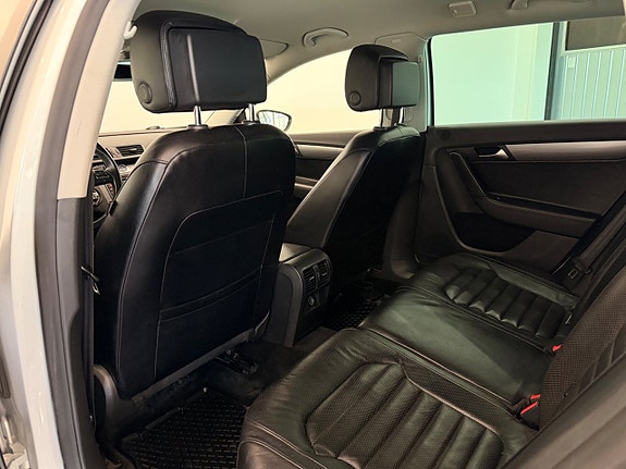 Volkswagen Passat 9 of 19