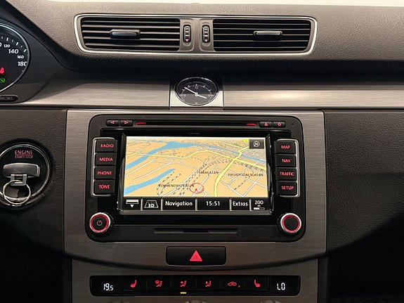 Volkswagen Passat 17 of 19