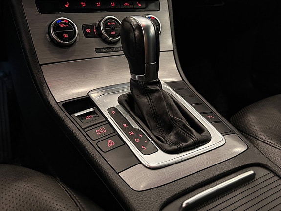 Volkswagen Passat 15 of 19
